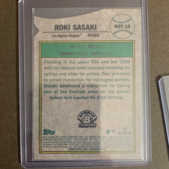 Shohei Ohtani foil refractor, Yoshinobu Yamamoto Rookie, Roki Sasaki (RC) - Picture 9 of 9